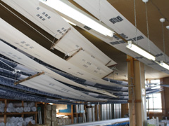 工場の天井一面の半纏